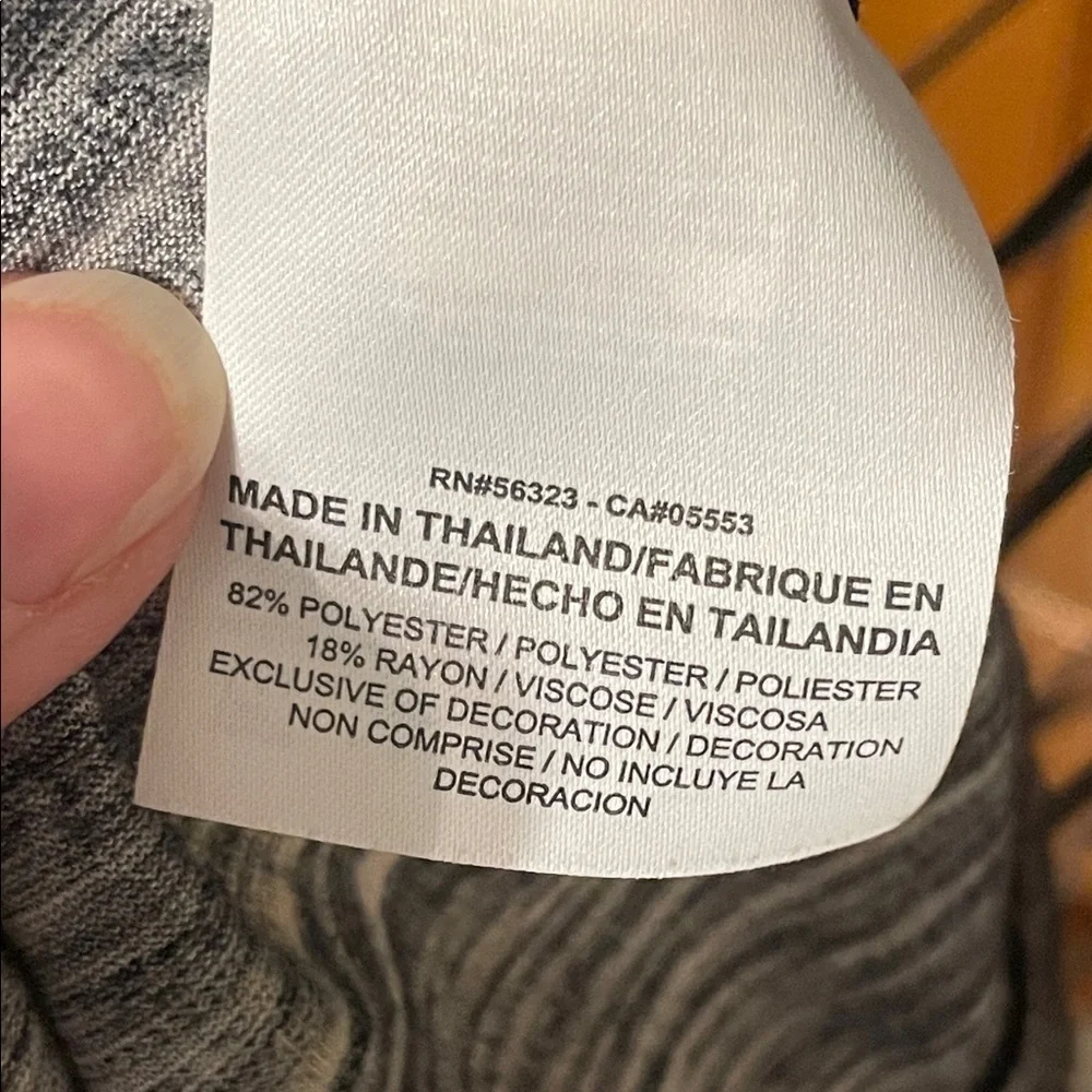 🏃‍♀️🏃‍♀️🏃‍♀️3 for 12$🏃‍♀️🏃‍♀️🏃‍♀️Nike Women's Black and White Striped Tank Top
